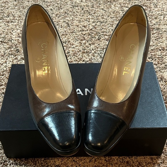 CHANEL 2 Tone Pumps Brown & Black. EU 38 - Picture 1 of 9